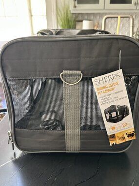 Brand New/Never Used Sherpa Original Deluxe Pet Carrier
